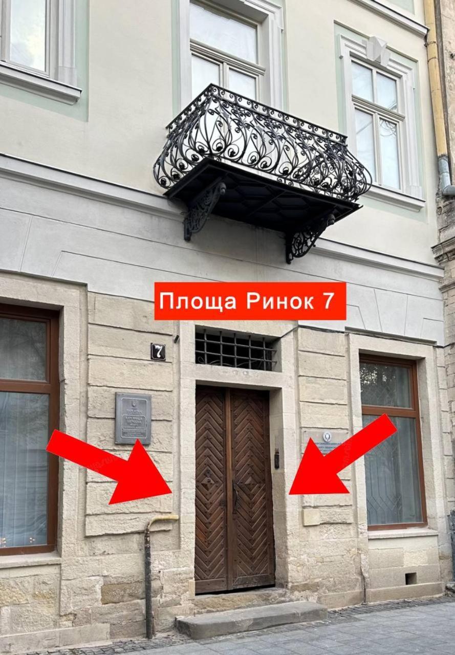 Apart Hotel On Rynok Square Lviv Exteriör bild