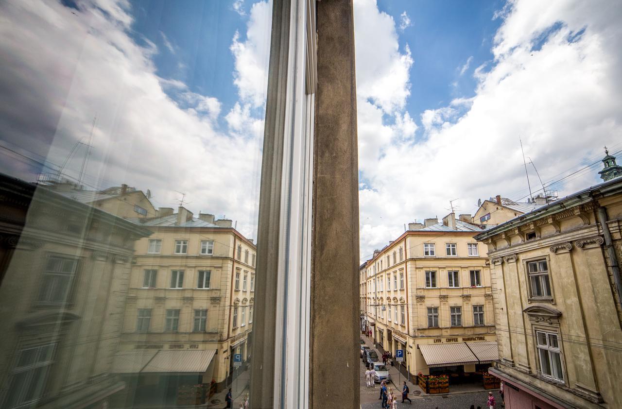 Apart Hotel On Rynok Square Lviv Exteriör bild